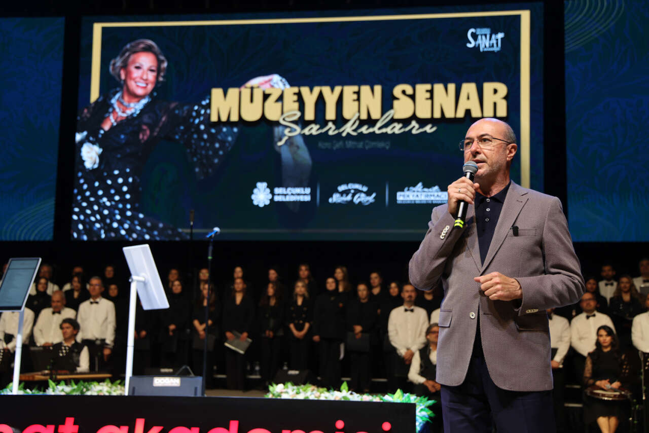 Konya’da Müzeyyen Senar rüzgarı! Unutulmaz eserler programa damga vurdu 18